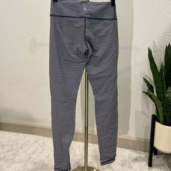 Lululemon Wunder Under | Striped | Size 4 | Blue/White | Ankle Length - Picture 7 of 7